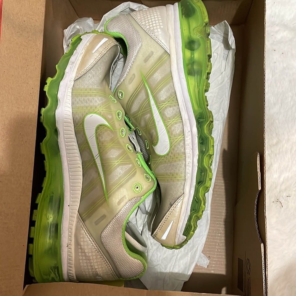 Sneakers - Picture 2 of 3